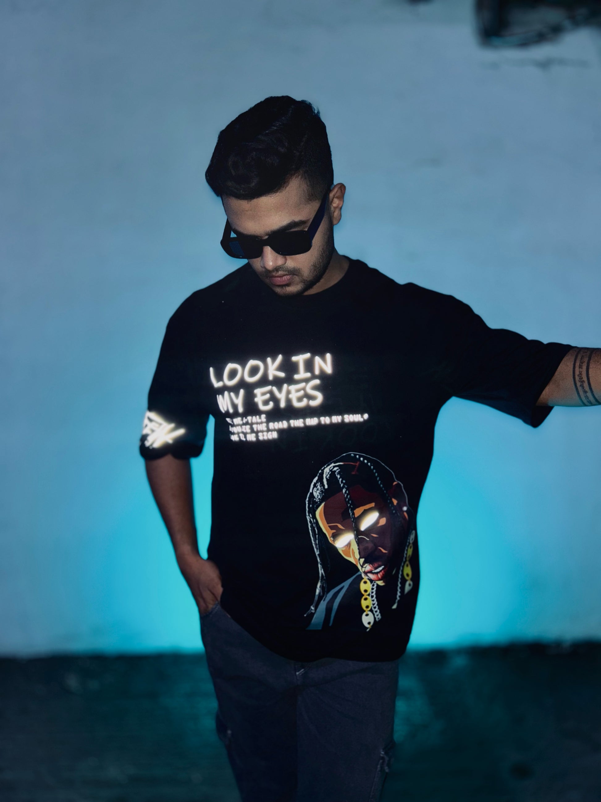 LOOK IN MY EYES - TRAVIS SCOTT | REFLECTIVE OVERSIZED T-SHIRT